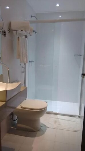 Buồng tắm vòi sen, vòi sen phun mưa, khăn tắm 