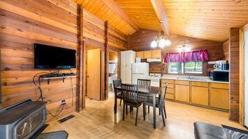 Cabin | Private kitchen | Fridge, microwave, coffee/tea maker, toaster