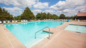 2 kolam renang outdoor