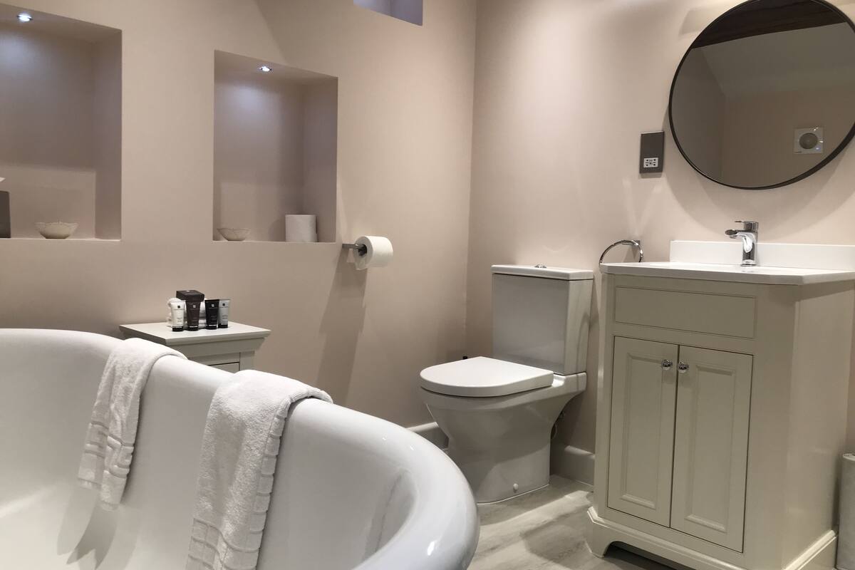 poolside suite | bathroom | free toiletries, hair dryer, bathrobes, slippers