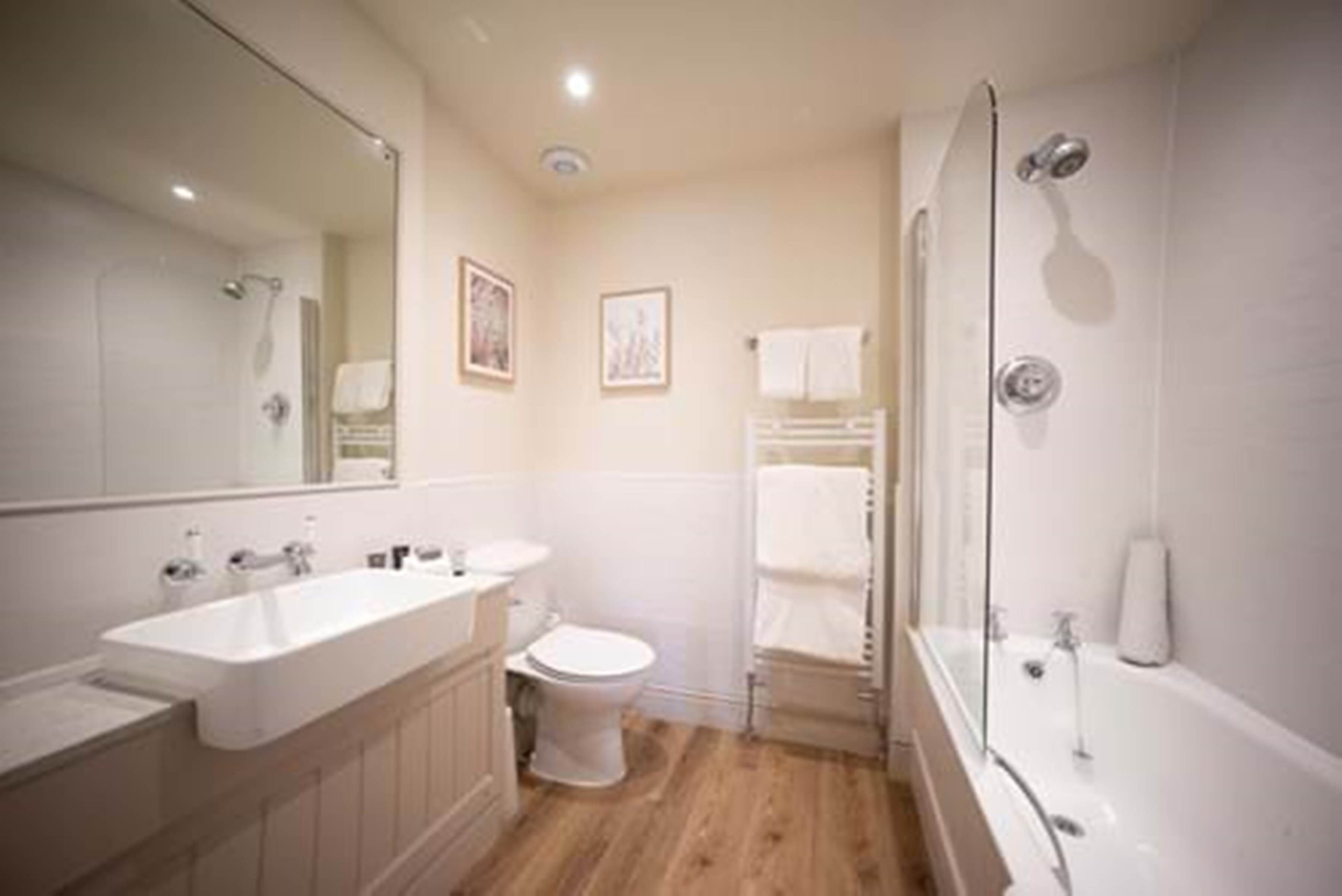 classic double room | bathroom | free toiletries, hair dryer, bathrobes, slippers