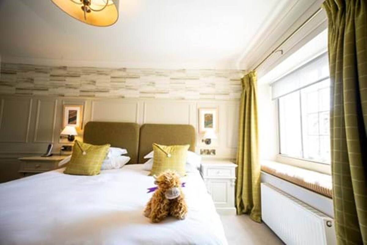 classic double room | 1 bedroom, individually decorated, individually furnished, desk