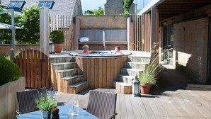 Outdoor spa tub - Feversham Arms Hotel & Verbena Spa (York)