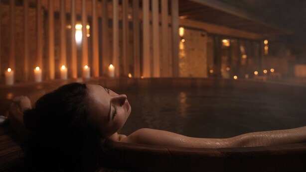 Outdoor spa tub - Feversham Arms Hotel & Verbena Spa (York)