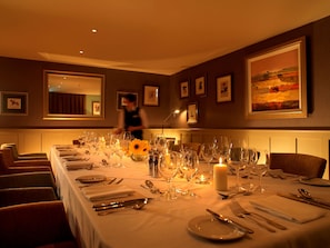Breakfast, lunch, dinner served; British cuisine