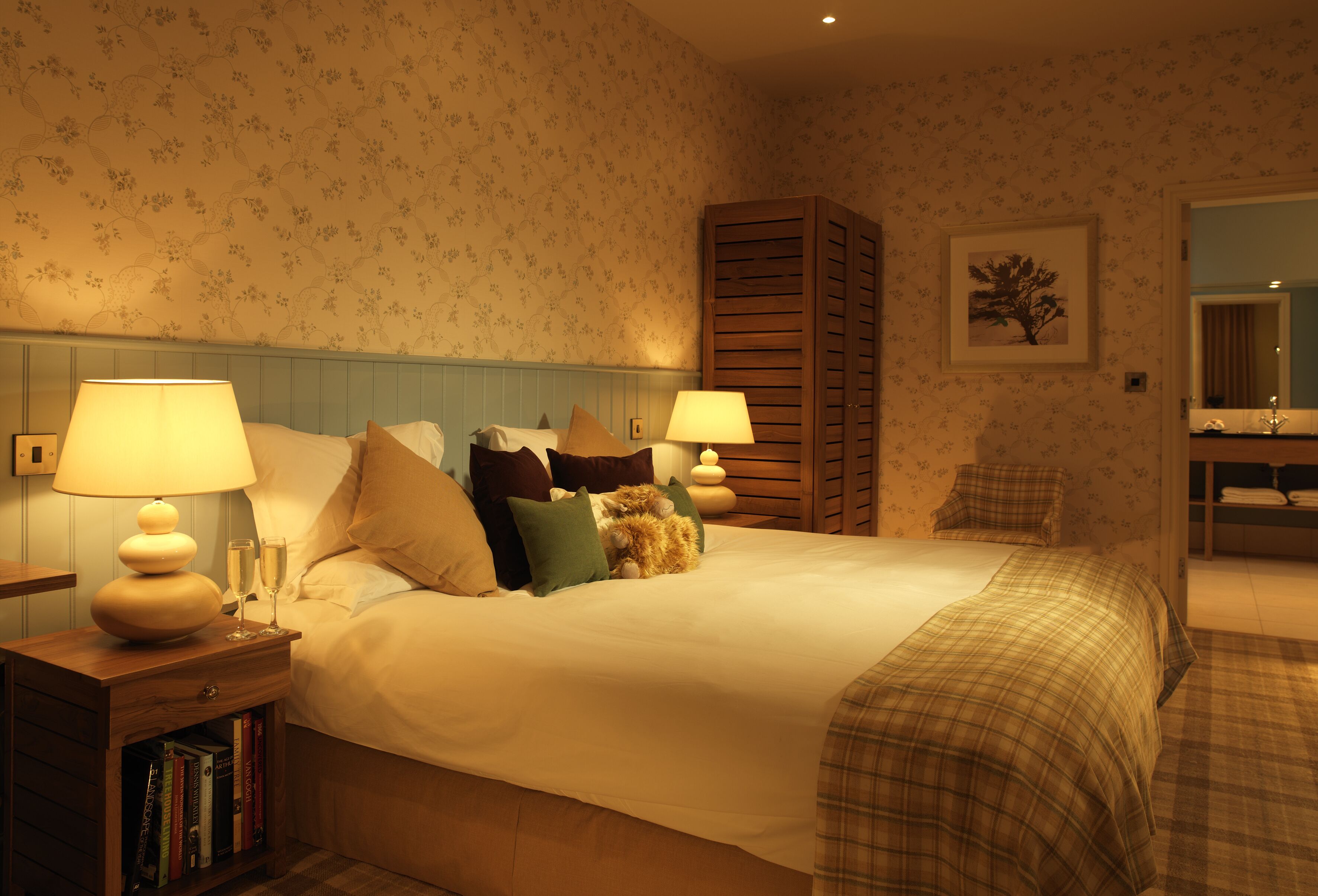 spa suite | 1 bedroom, individually decorated, individually furnished, desk