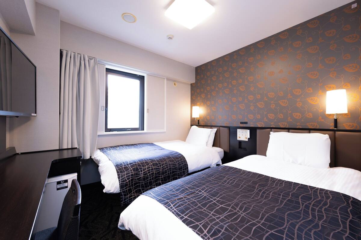 1 bedroom, premium bedding, down comforters, individually decorated