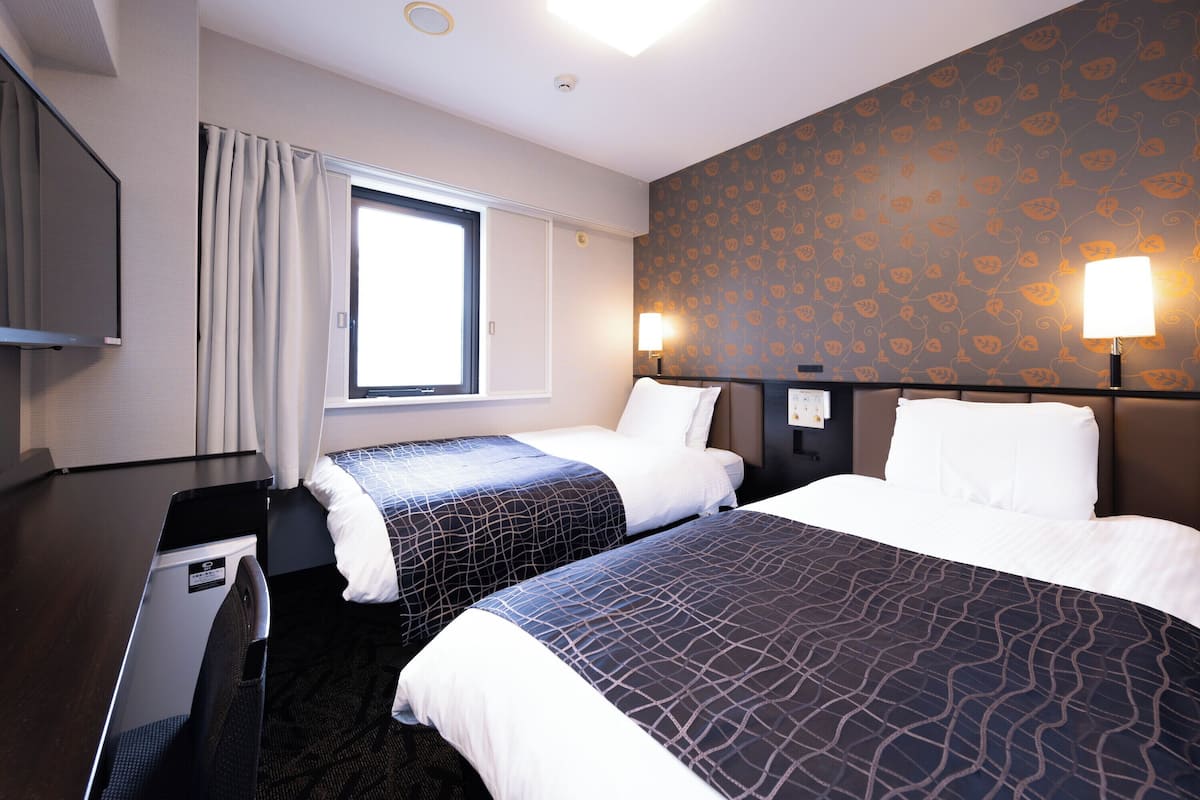 Premium bedding, down duvets, individually decorated, desk
