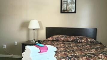 3 bedrooms, individually decorated, individually furnished, desk