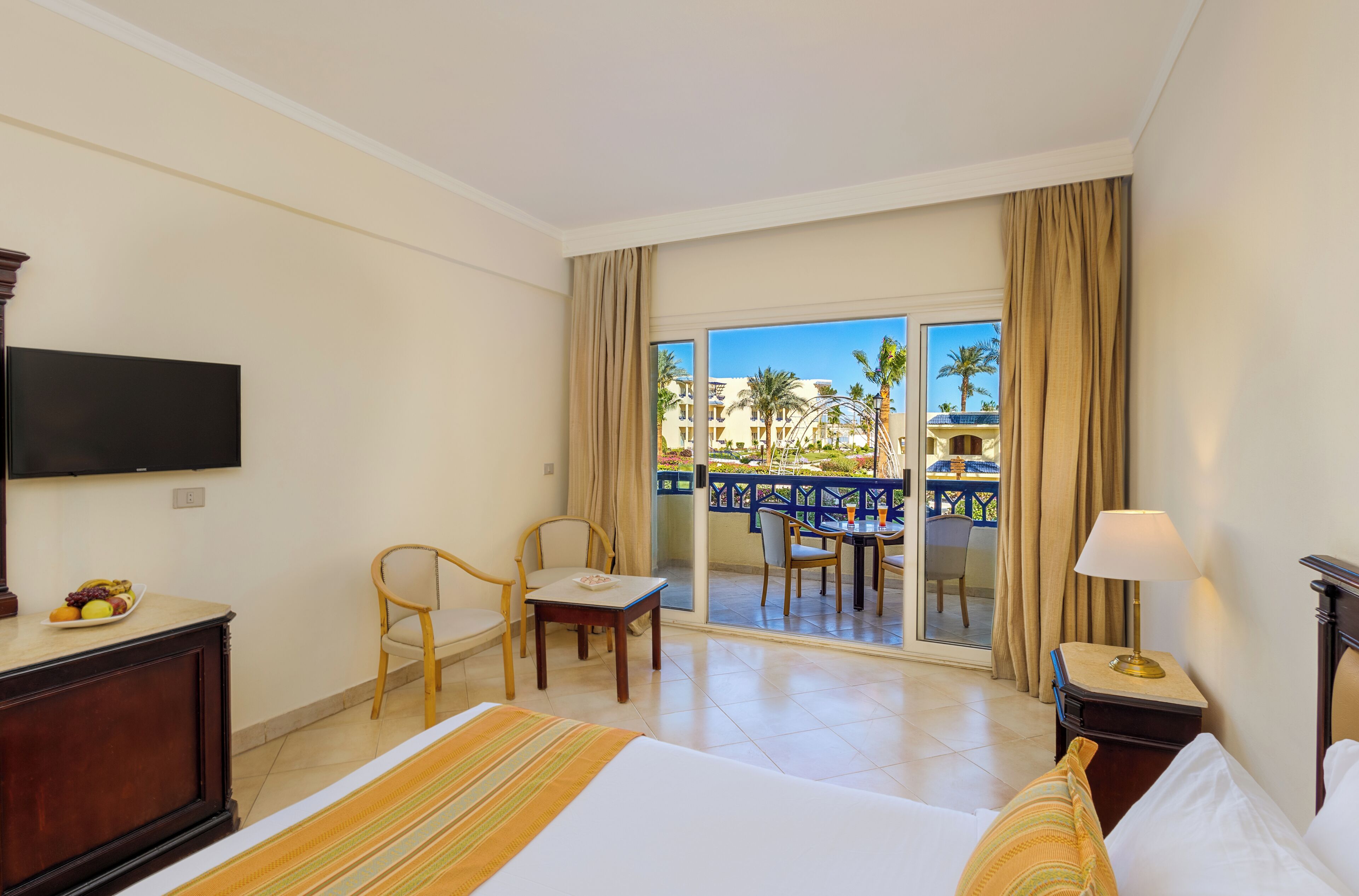 Standard Room, 1 Double Bed, Garden View (Standard Garden View) | Pillowtop beds, minibar, in-room safe, blackout drapes