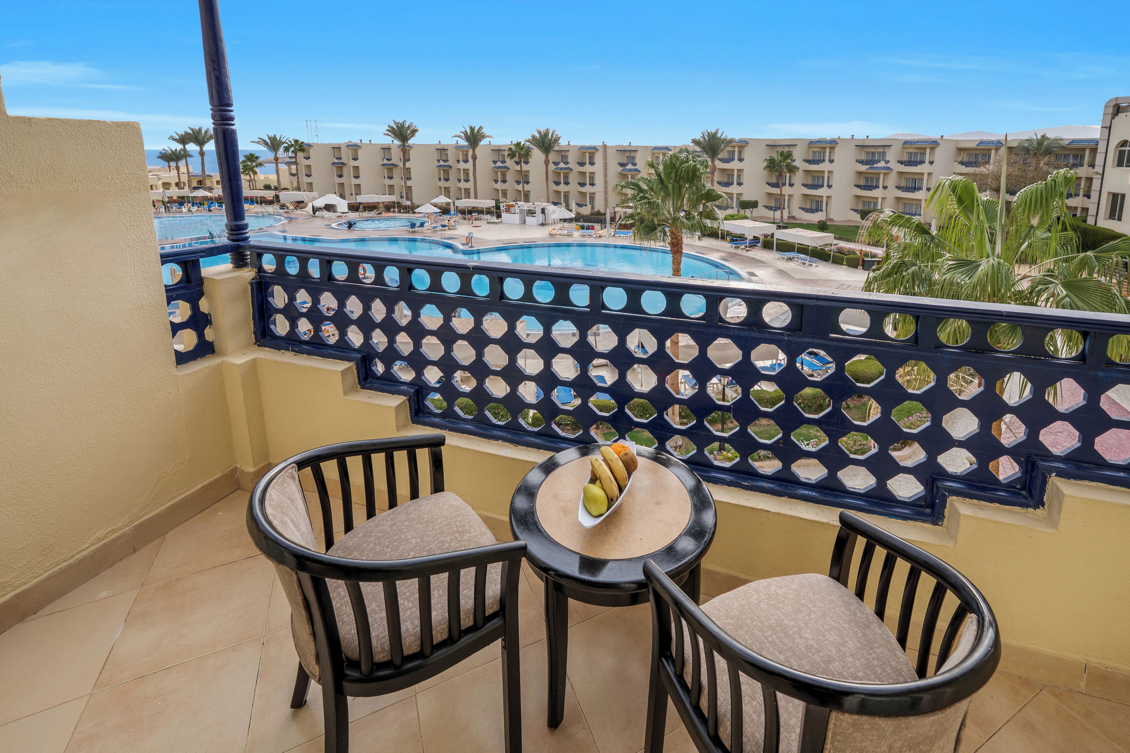 Suite, 1 King Bed, Pool View (Suite Pool View) | Terrace/patio