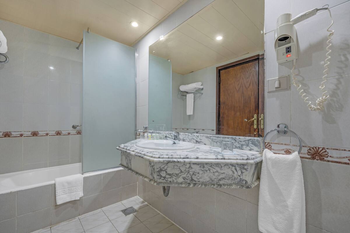 spring water bathtub, hair dryer, towels