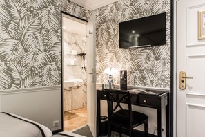 Classic Twin Room | Pillowtop beds, in-room safe, desk, blackout drapes - Hôtel Jardin le Bréa (Paris)