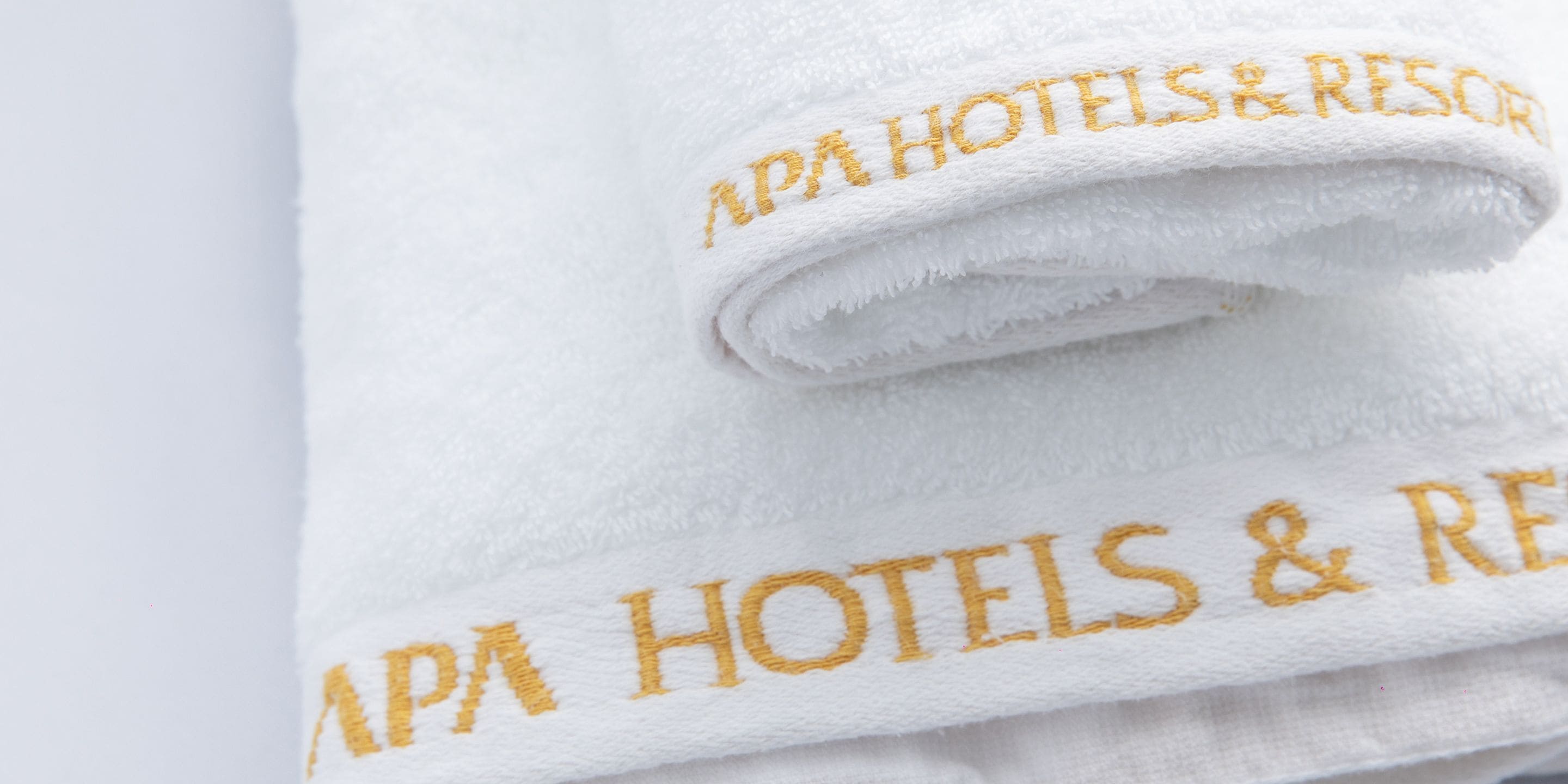 combined shower/bathtub, deep-soaking bathtub, free toiletries