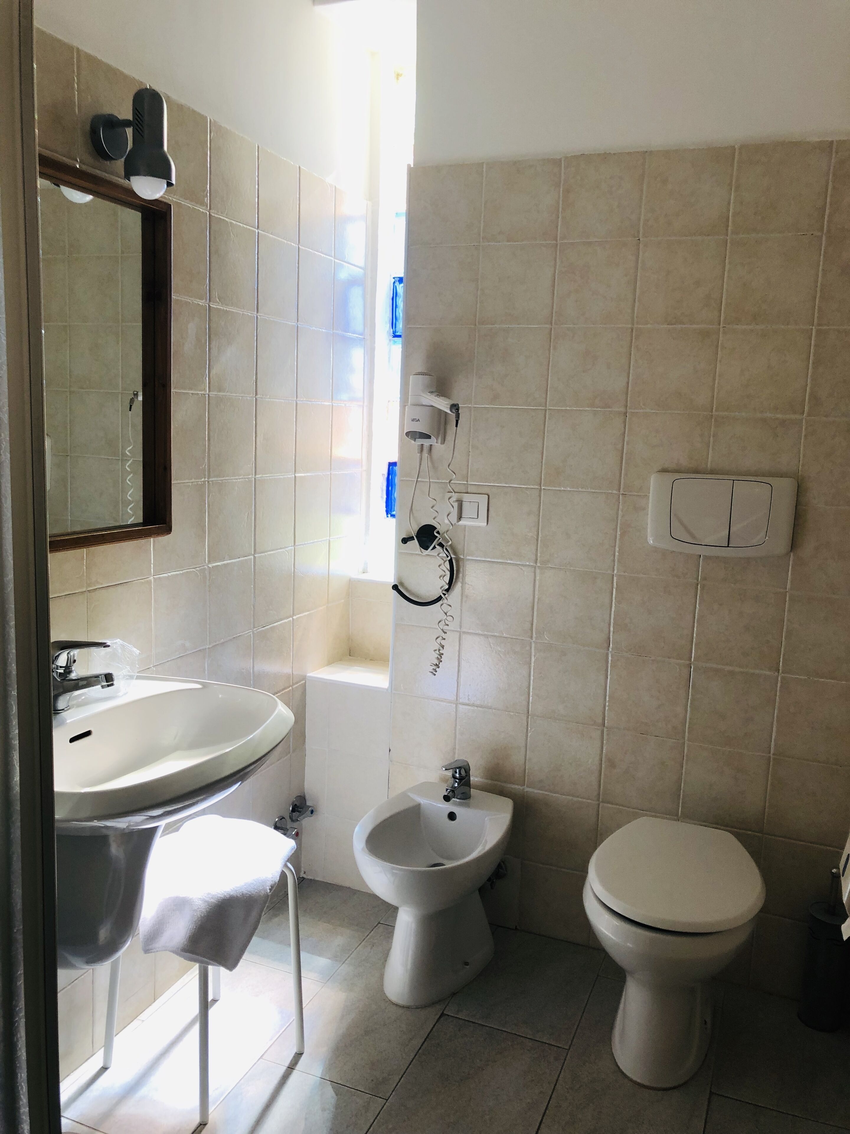 economy room, 1 double bed, non smoking, sea view | bathroom | shower, free toiletries, hair dryer, bidet