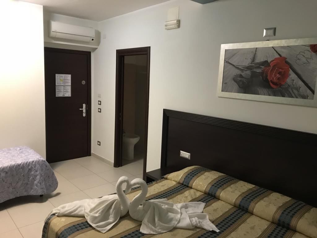 classic triple room | 1 bedroom, egyptian cotton sheets, premium bedding, minibar