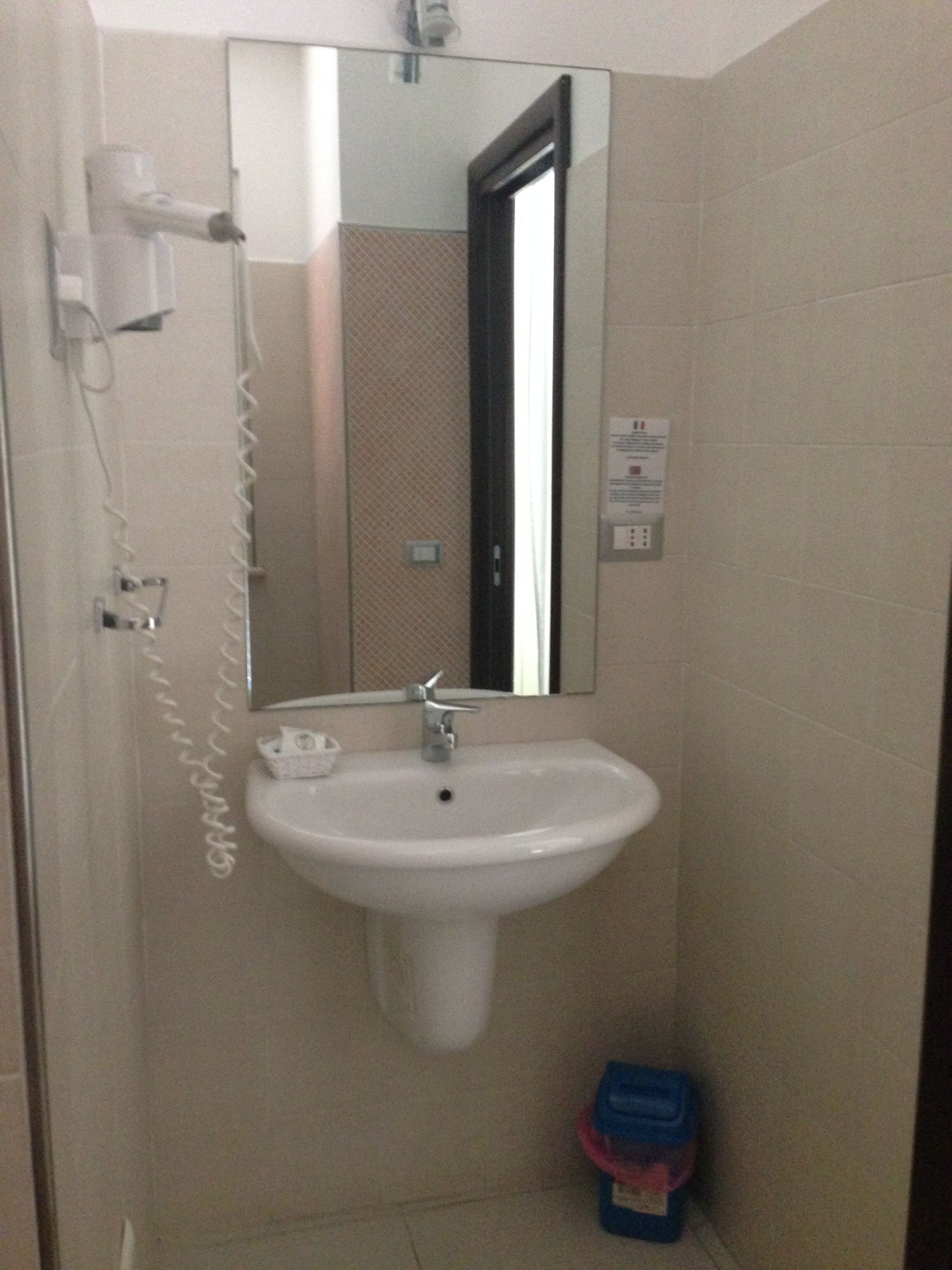 superior room, sea view, beachfront | bathroom sink