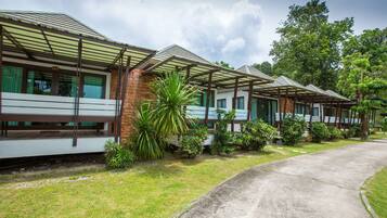Luxury Double Bungalow | Street view