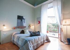 Tremannsrom | Allergitestet sengetøy, minibar, skrivebord og lydisolert