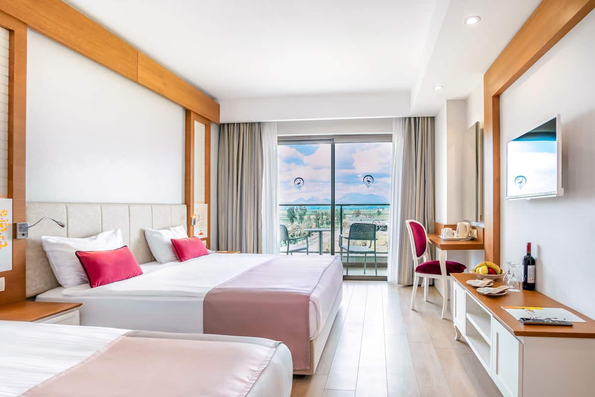 Chambre Standard, vue sur le jardin | Literie de qualité, articles de minibar gratuits, coffre-fort, bureau