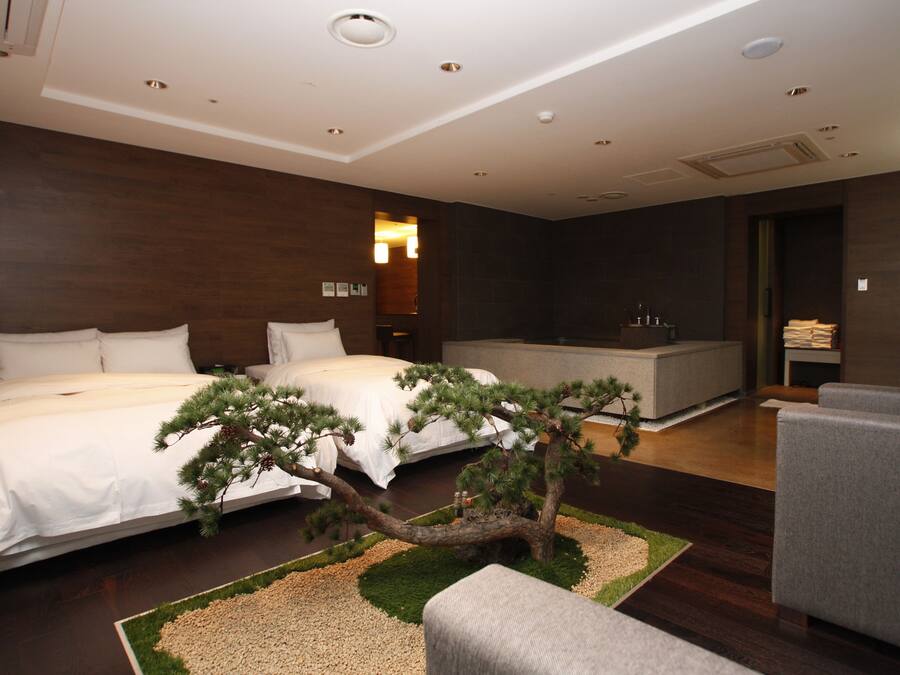 #1202 Petit Jardin | Down comforters, minibar, in-room safe, individually decorated