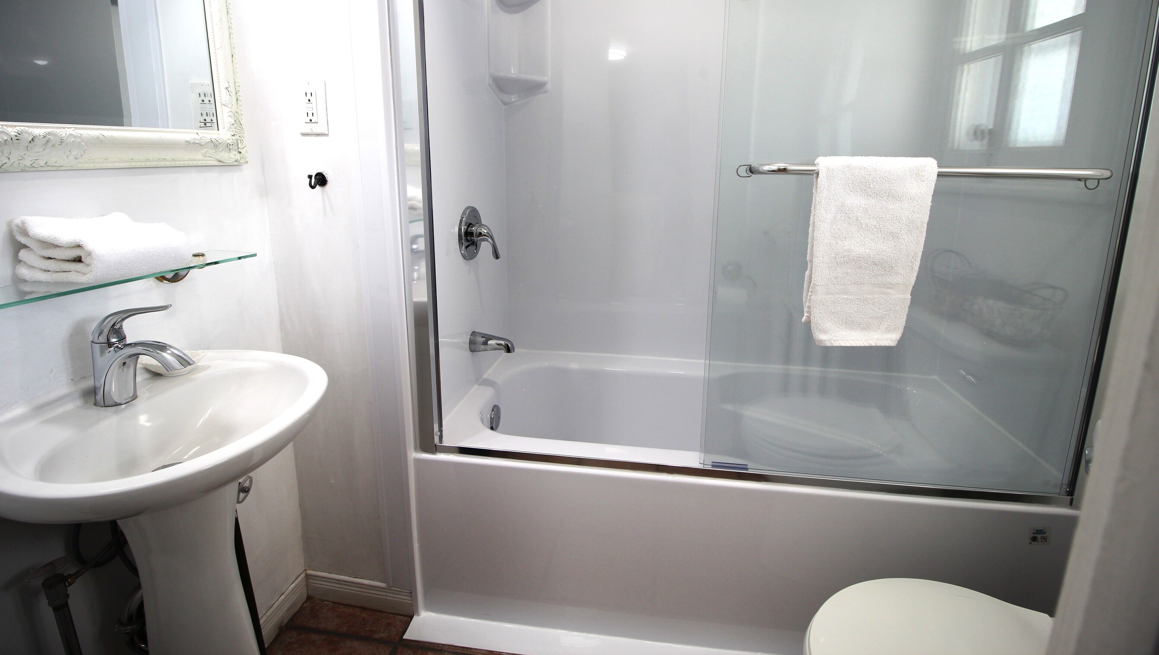 Room, 1 Double Bed (Small) | Bathroom | Hair dryer, towels