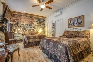 Standard Room | Living room | Flat-screen TV - Manoir Sur le Cap (Québec City)