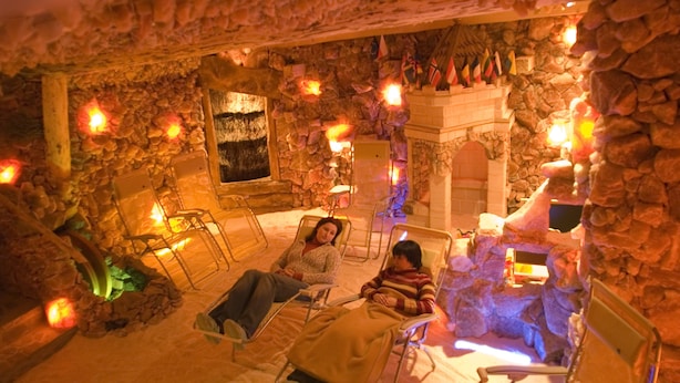 A stone-walled room with two reclining chairs and a fireplace. - Verano (Kolobrzeg)