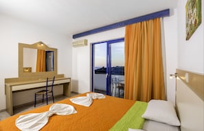 In-room safe, free cots/infant beds, WiFi - Ekaterini Hotel (Rhodes)