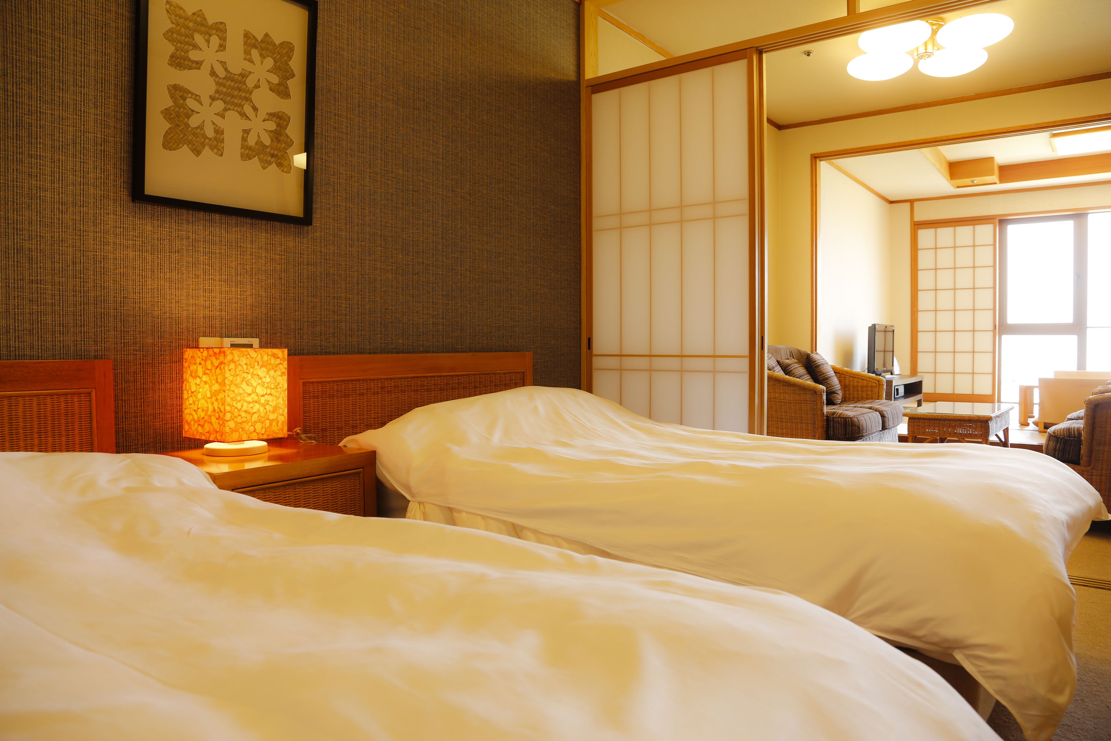 traditional twin room | minibar, in-room safe, desk, cots/infant beds