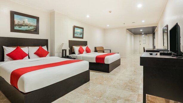 Suite Family Room