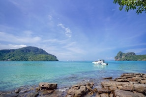 View from property - Phi Phi Cozy Seafront Resort (Ko Phi Phi)
