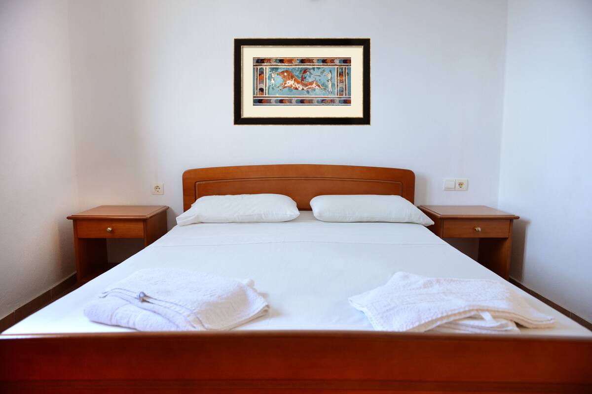 Apartment, 1 Bedroom | Cribs (free), bed sheets