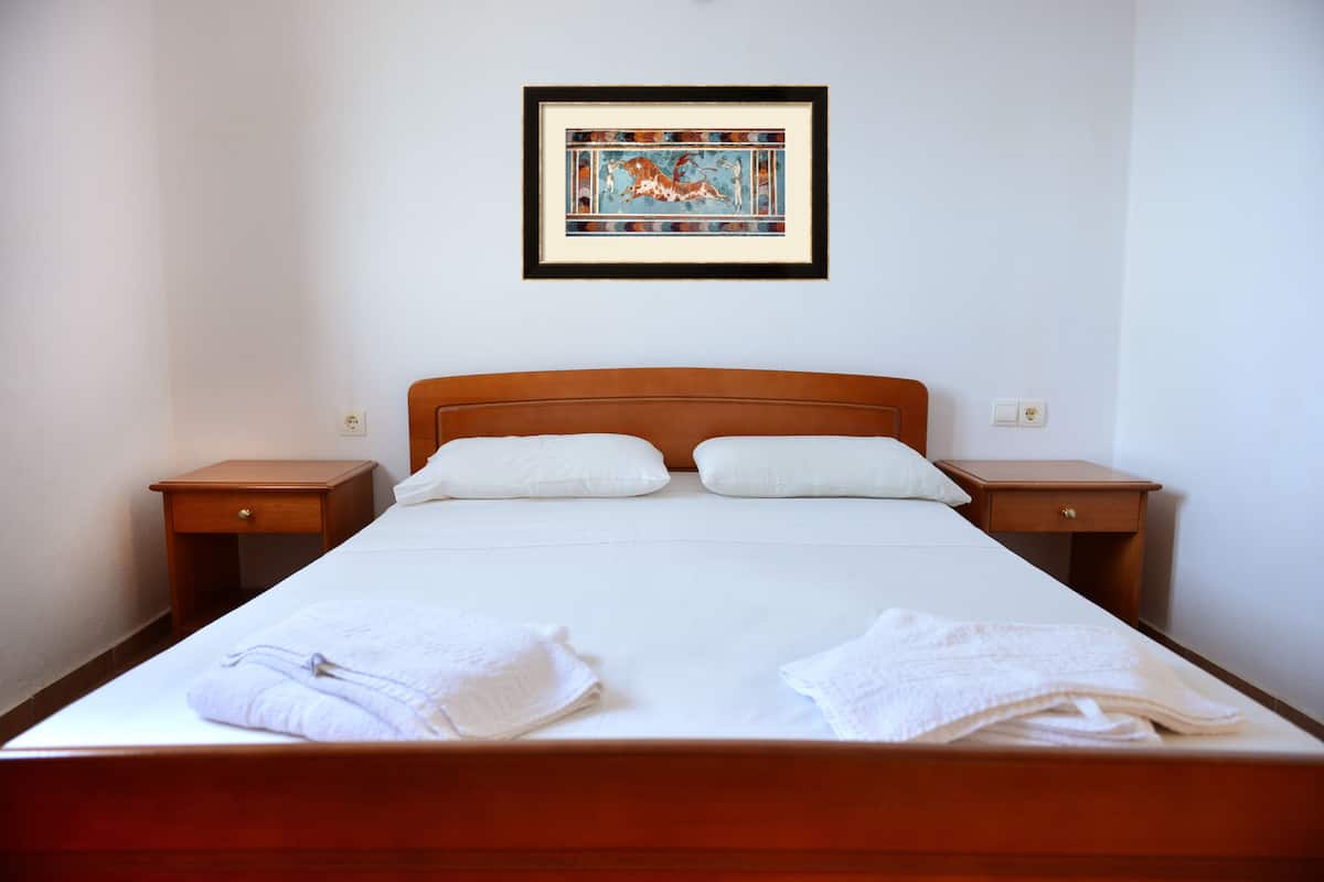 Apartment, 1 Bedroom | In-room safe, free cots/infant beds, bed sheets
