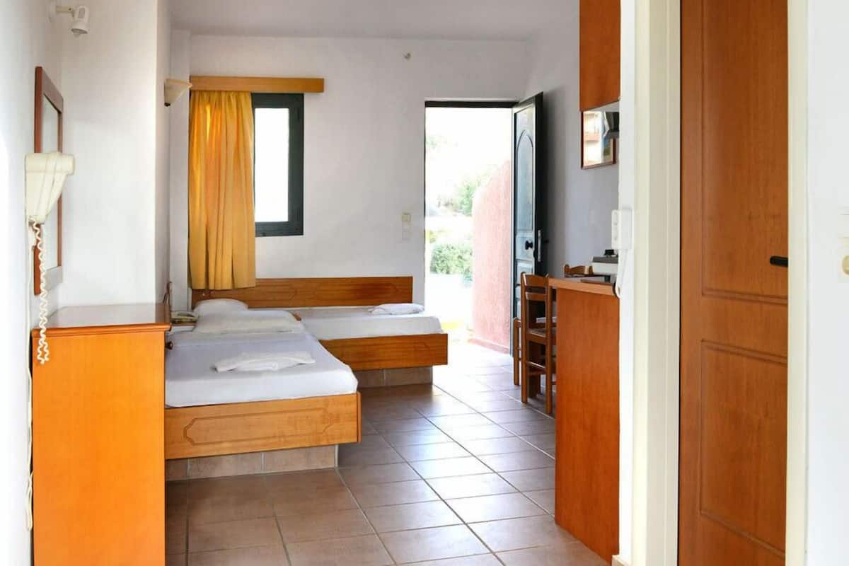 Standard Studio | Cribs (free), bed sheets
