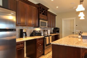 Executive Suite, 2 Bedrooms | Private kitchen