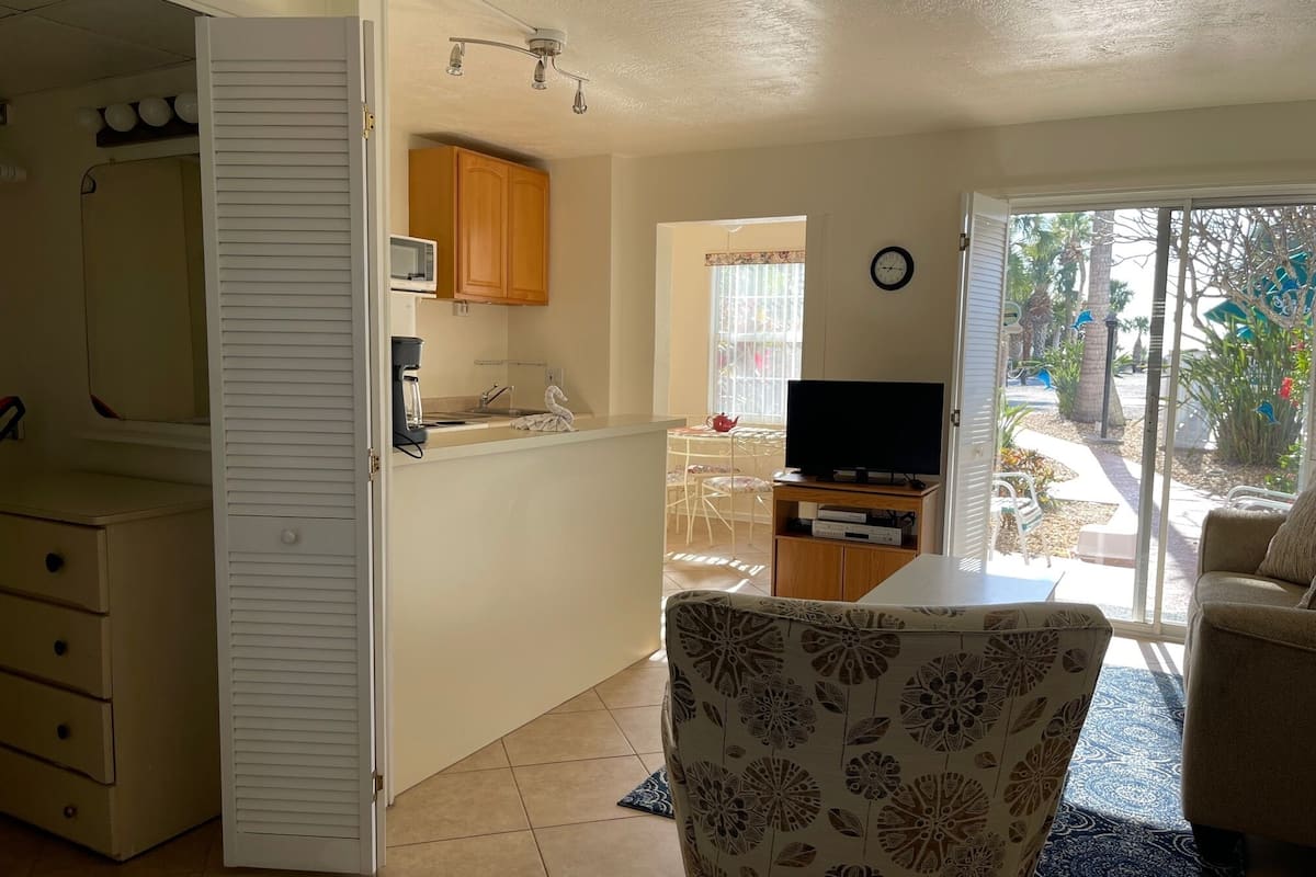 1 habitación, decoración personalizada y muebles diferentes