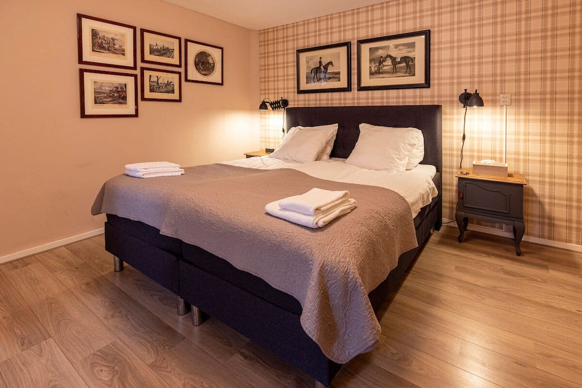 Classic Double Room | 1 bedroom, minibar, in-room safe, desk