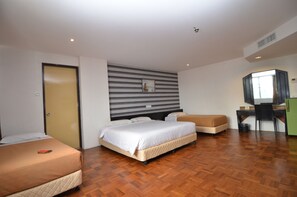 Family Room | Premium bedding, desk, blackout drapes, free WiFi - Oriental Hotel (George Town)