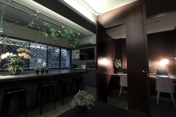 Réfrigérateur dans l'espace commun, micro-ondes dans l'espace commun