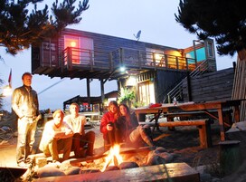 Fachada de la propiedad por la tarde o noche