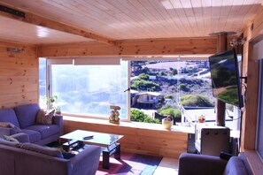Bunk Bed in Mixed shared   Room (X) | Living room | Table tennis - The Sirena Insolente Hostel (Pichilemu)