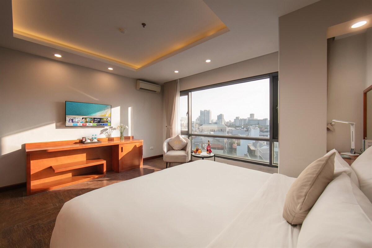 Habitación ejecutiva (King) | Minibar, caja fuerte, escritorio y cortinas opacas