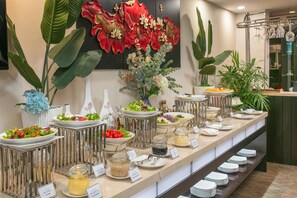 A buffet setup with various food options and a decorative wall. - Sen Luxury Hotel (Hanoi)