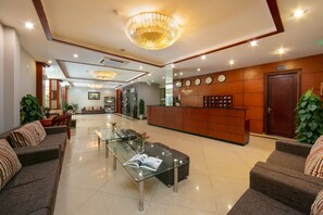 Lobby sitting area - Sen Hotel (Hanoi)