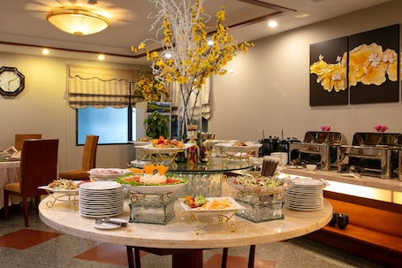 Desayuno buffet todos los días (con cargo)