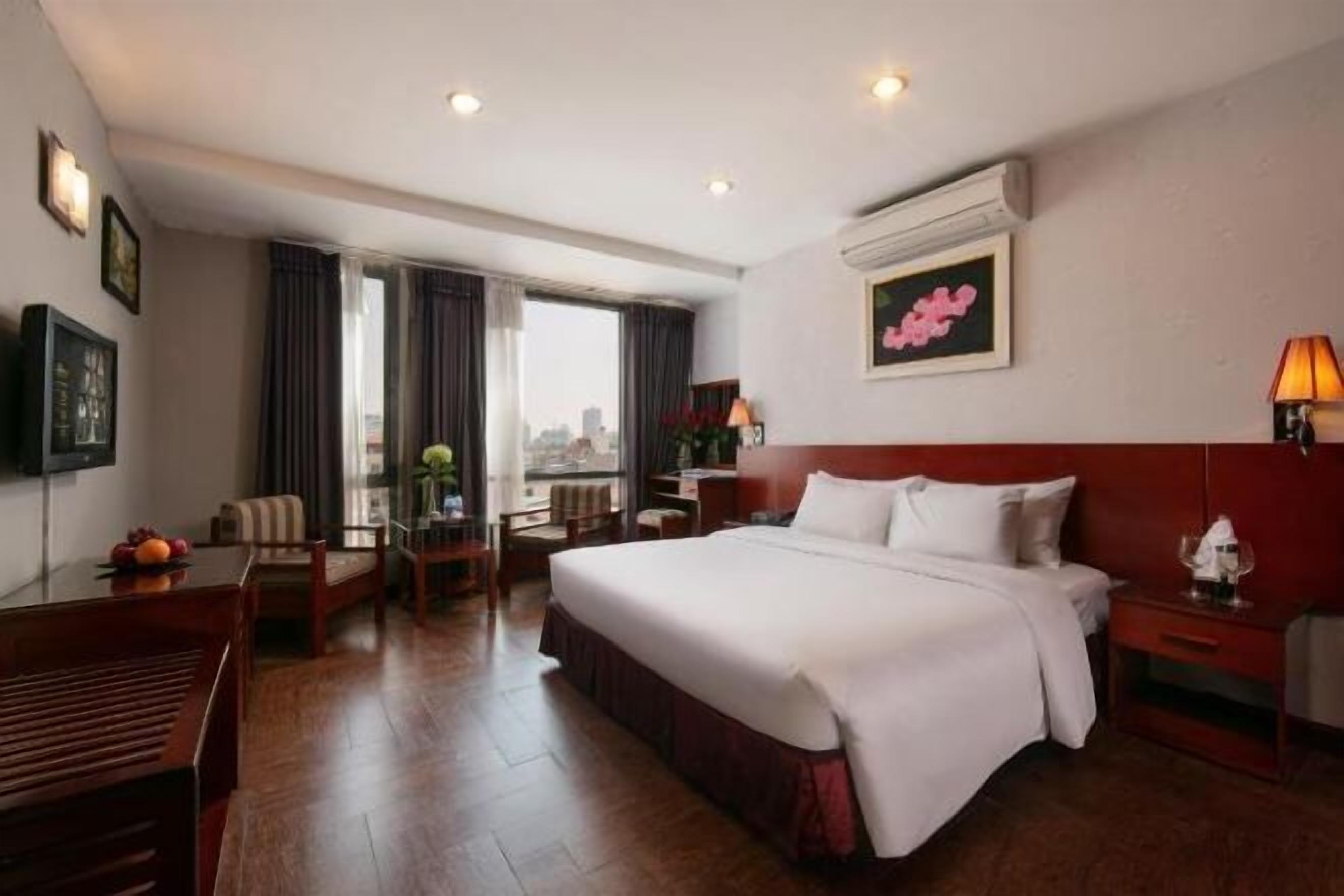 Minibar, in-room safe, free WiFi, bed sheets