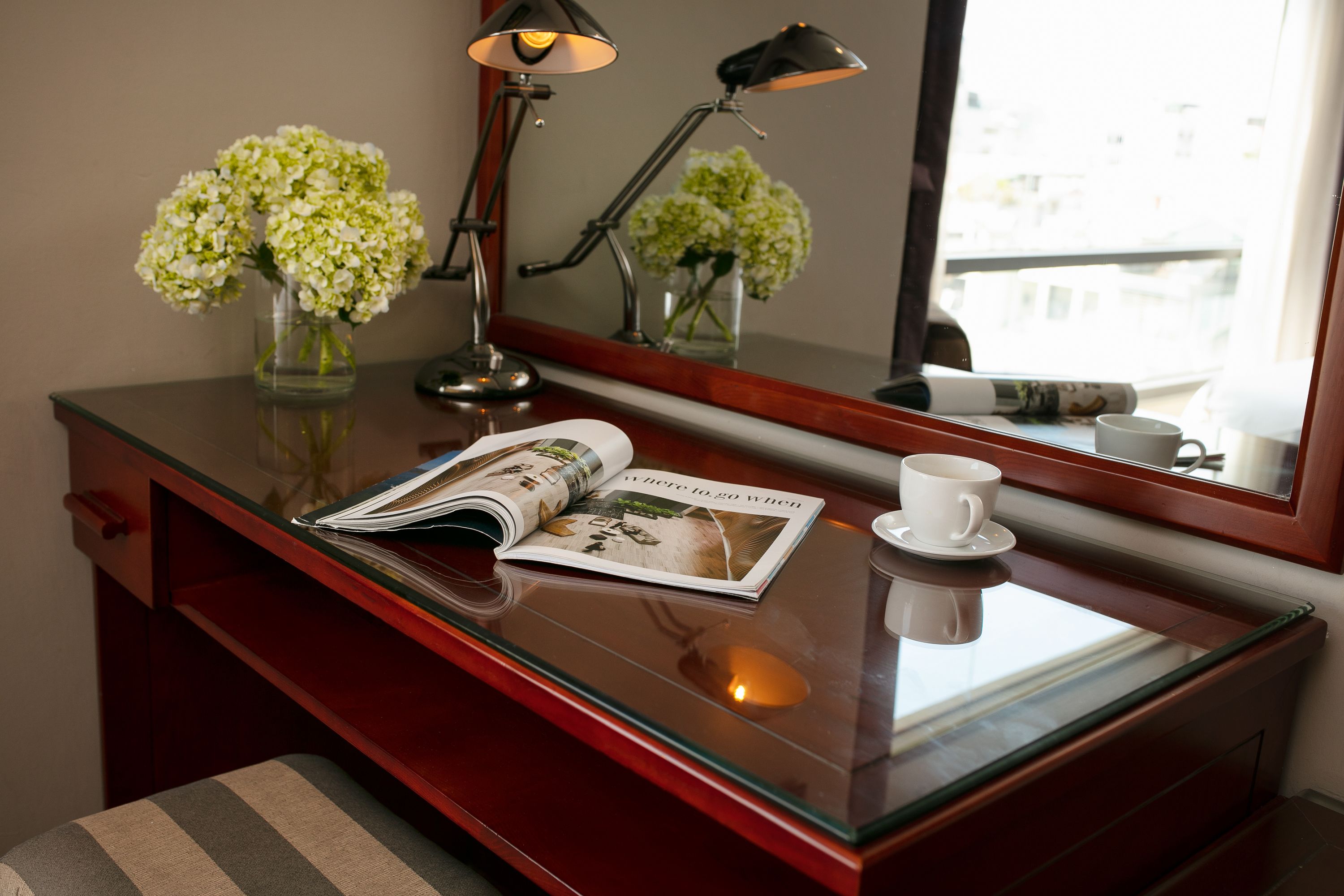 Minibar, caja de seguridad en la habitación, wifi gratis y ropa de cama 