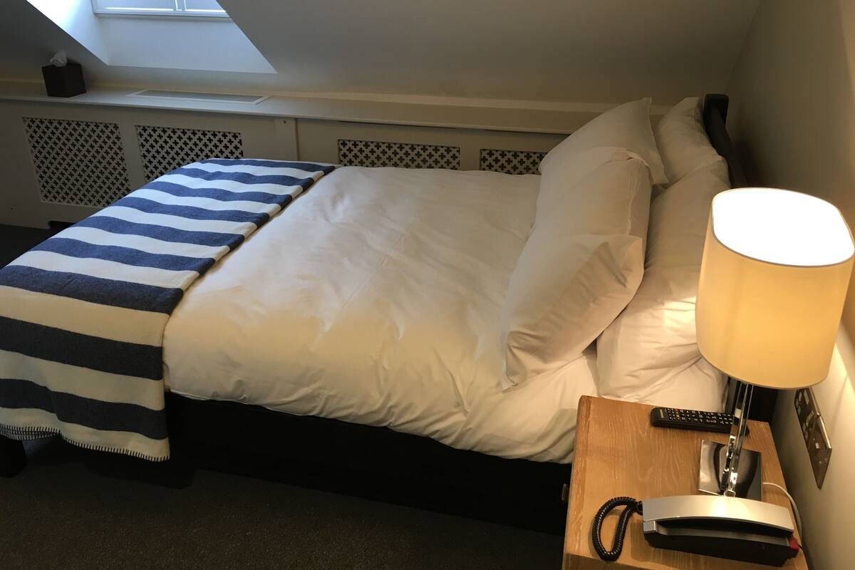 Classic Single Room | Free minibar, in-room safe, blackout curtains, free WiFi