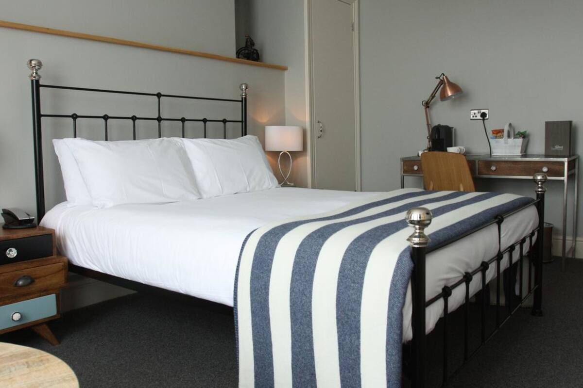Superior King room | Free minibar, in-room safe, blackout curtains, free WiFi